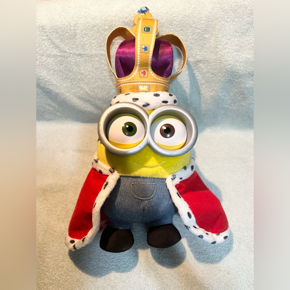 Despicable me minion king bob talking plush rare